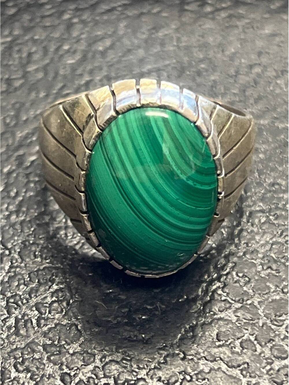 Navajo sterling silver men’s/womens malachite ring size 9 -Ray Jack